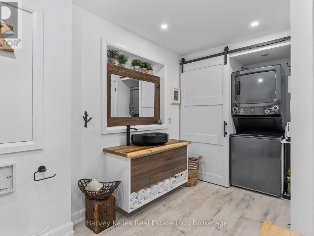 157 Chalet Crescent, Peninsula Lake