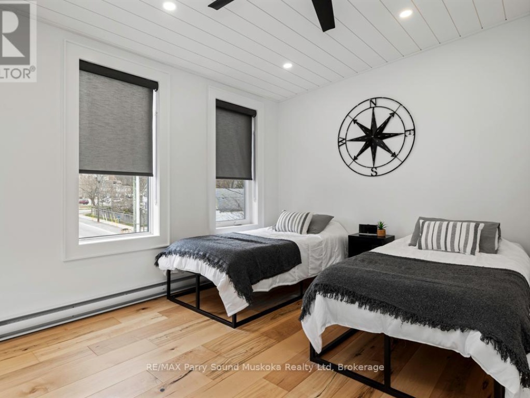 98 JAMES STREET, Parry Sound
