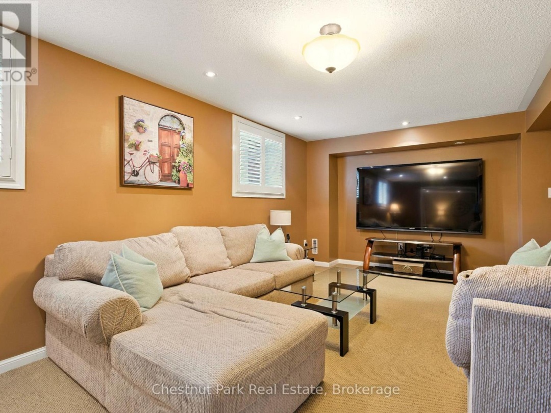 33 CLEARBROOK TRAIL, 