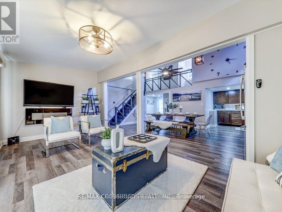 5794 Victoria Park Road, 