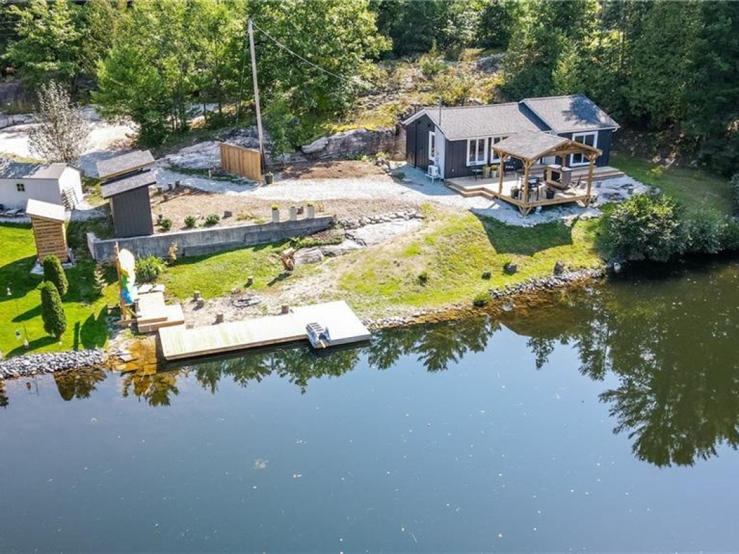 8150 Laidlaw Avenue, Severn Lake