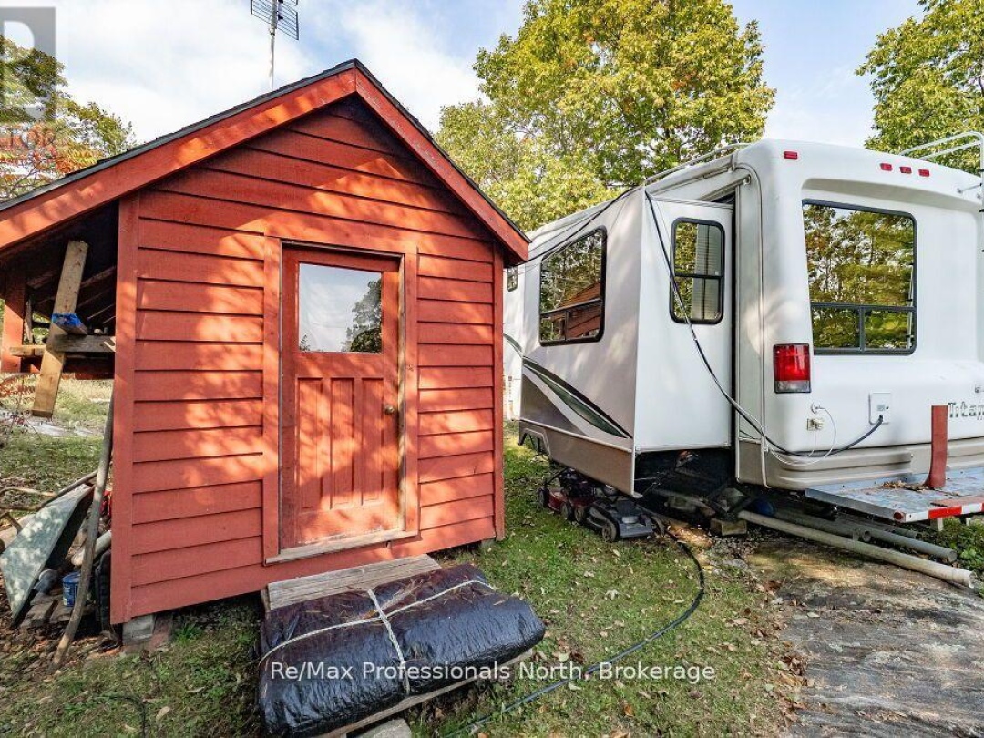 1006 BOOTH LANE, Pine Lake