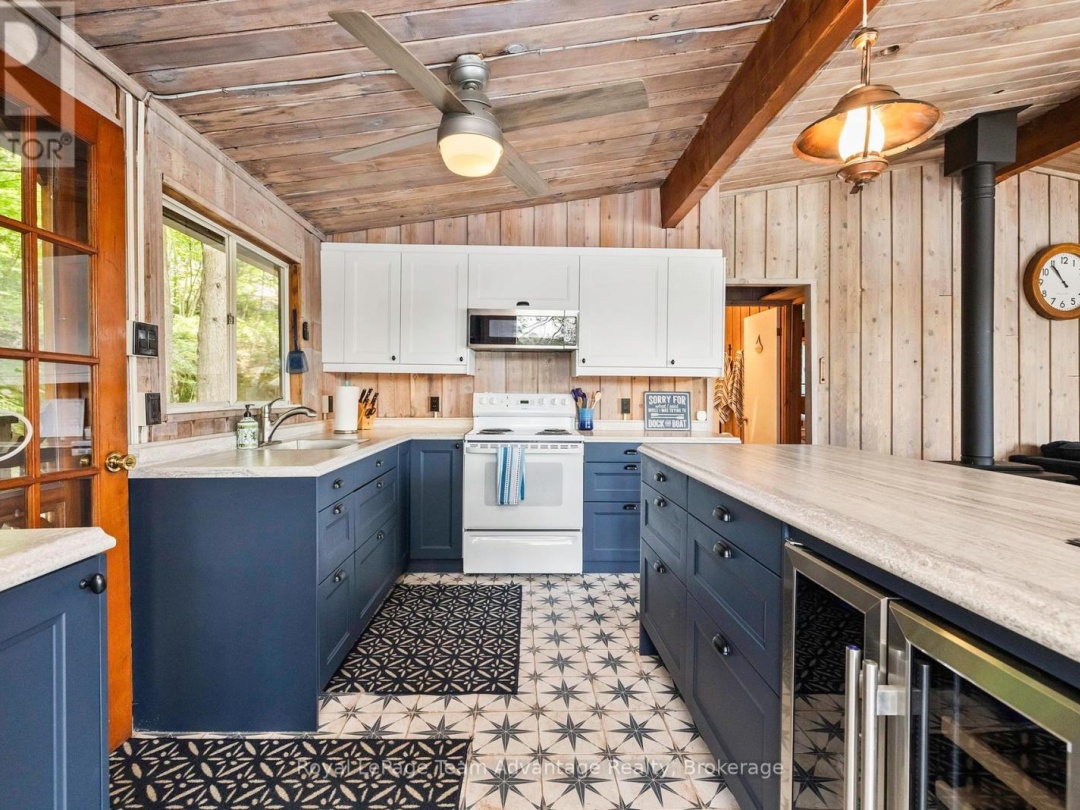 24 B717 ISABELLA ISLAND, 