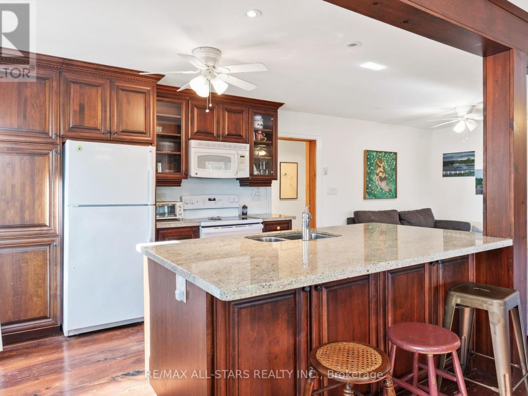 1142 ENGLISH CIRCLE, 