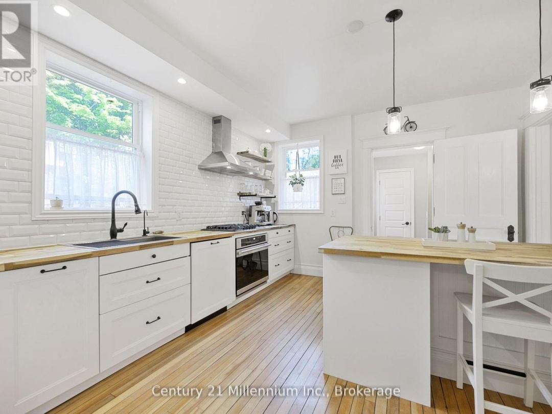 100 MATCHEDASH STREET N, 