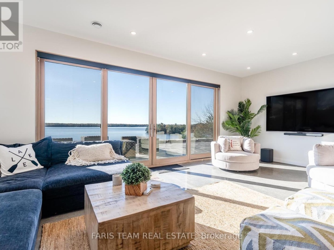 3886 East Shore Road, Gloucester Pool