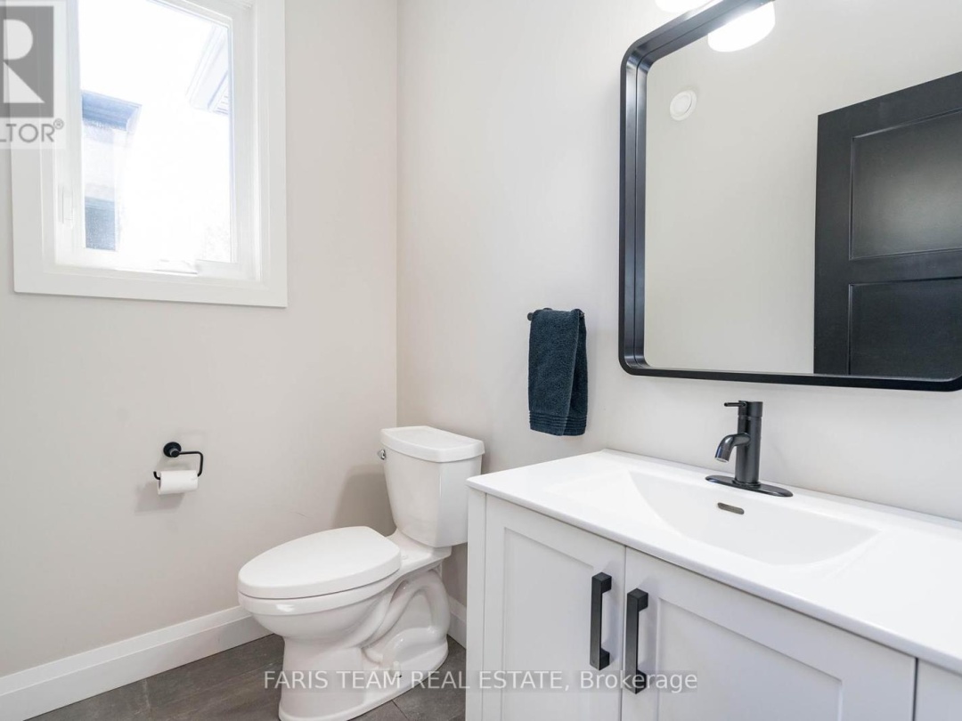 151 Mount Saint Louis Road E, Coldwater Lake