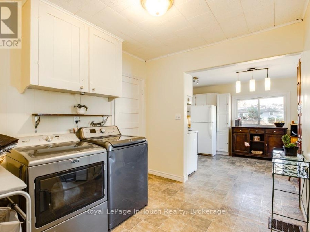 450 ASSINIBOIA STREET, 