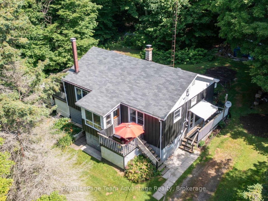9 WOODS LANE, 