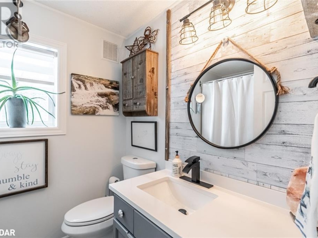 7498 ISLAND Crescent, Black River