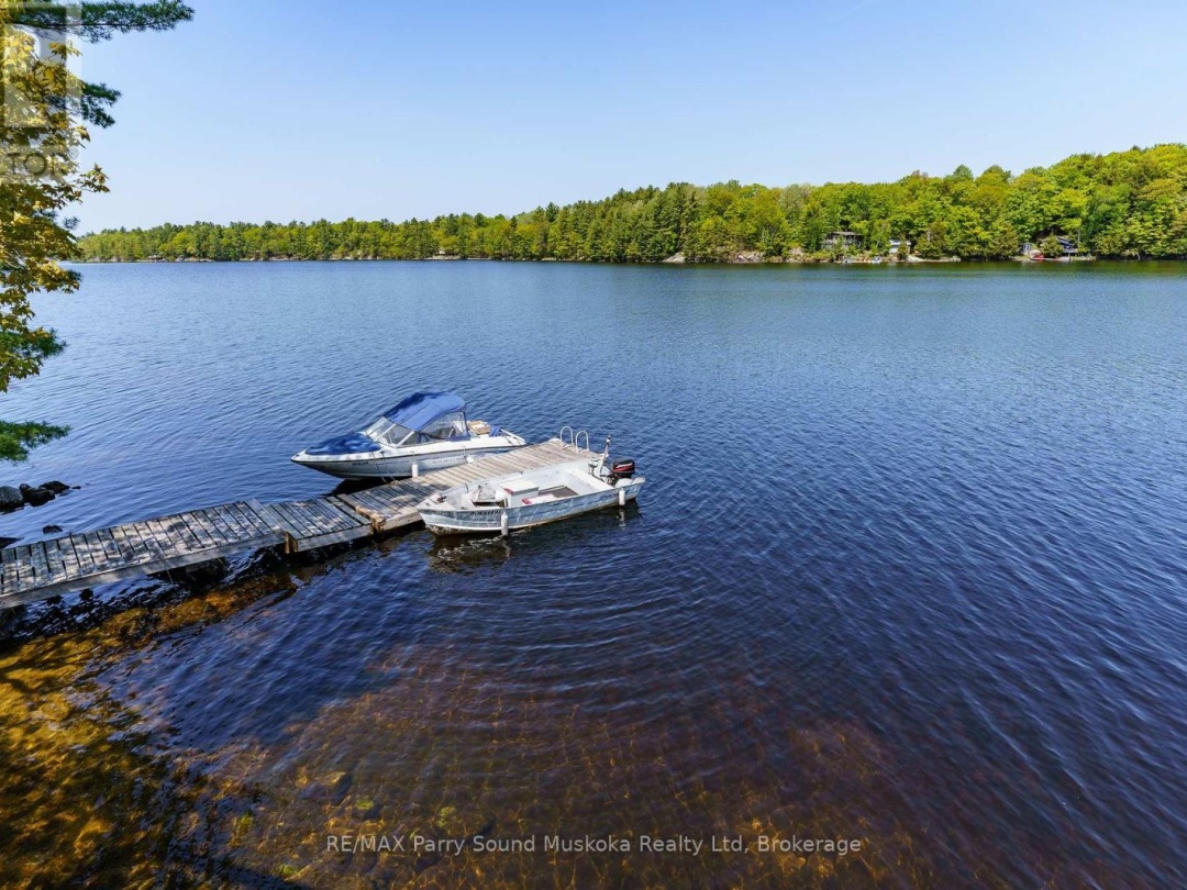 124 Healey Lake Water, Healey Lake