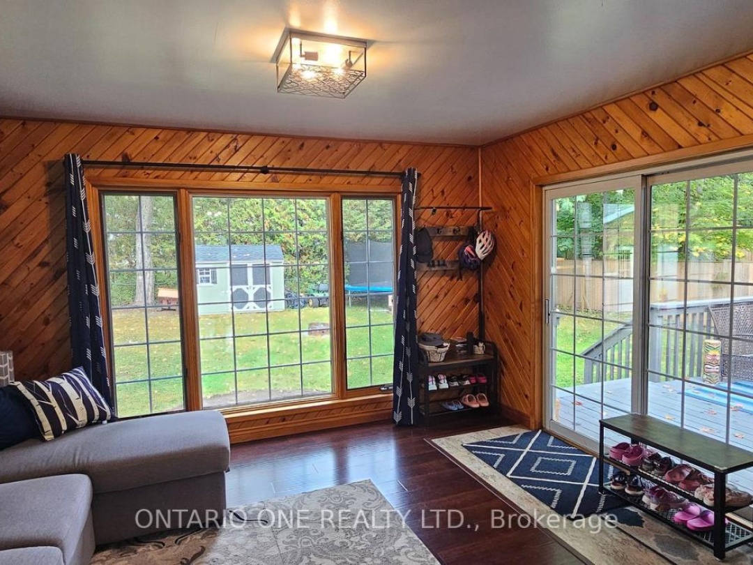 550 MUSKOKA BEACH ROAD, 