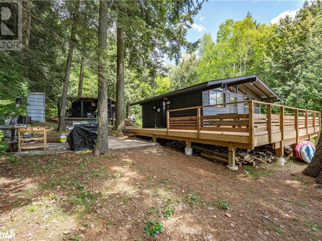 228 Macbeth Island Island, Wood Lake