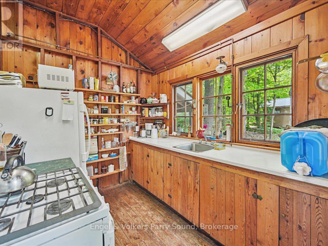 53 BIRDWOOD LANE, Harris Lake