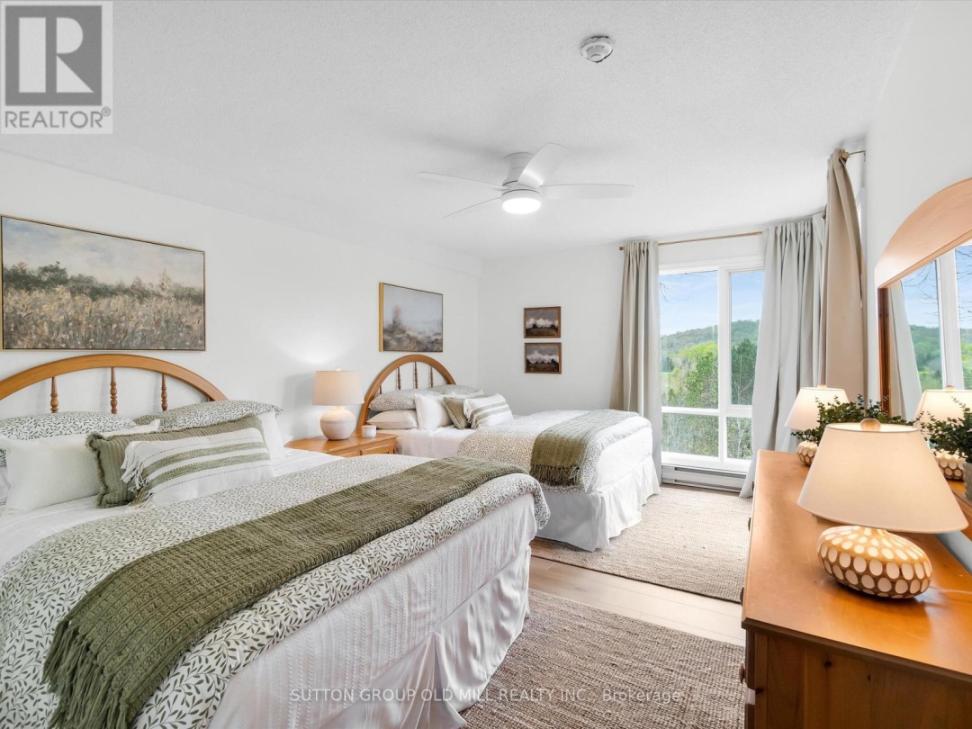 203 26 Deerhurst Drive, Peninsula Lake