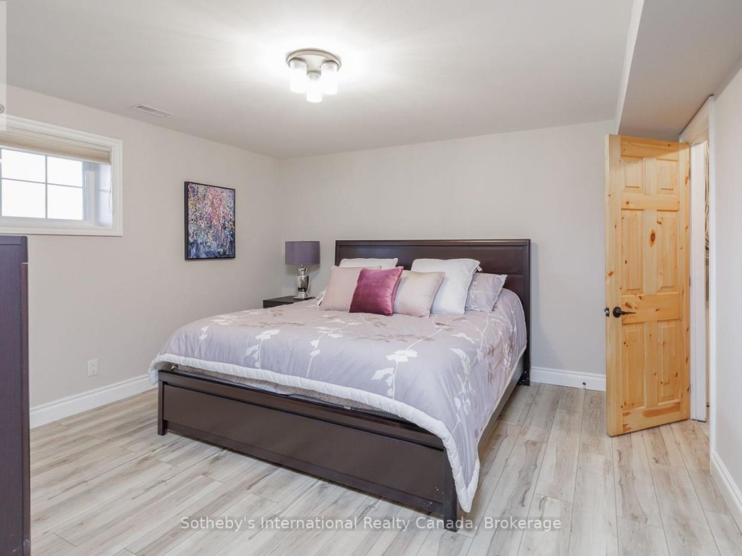 427 West Browns Road E, Weeduck Lake
