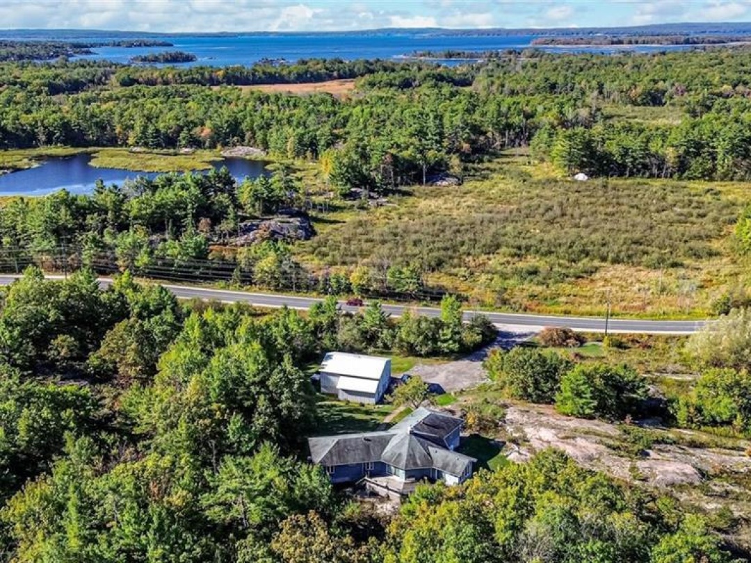 1564 HONEY HARBOUR ROAD, 