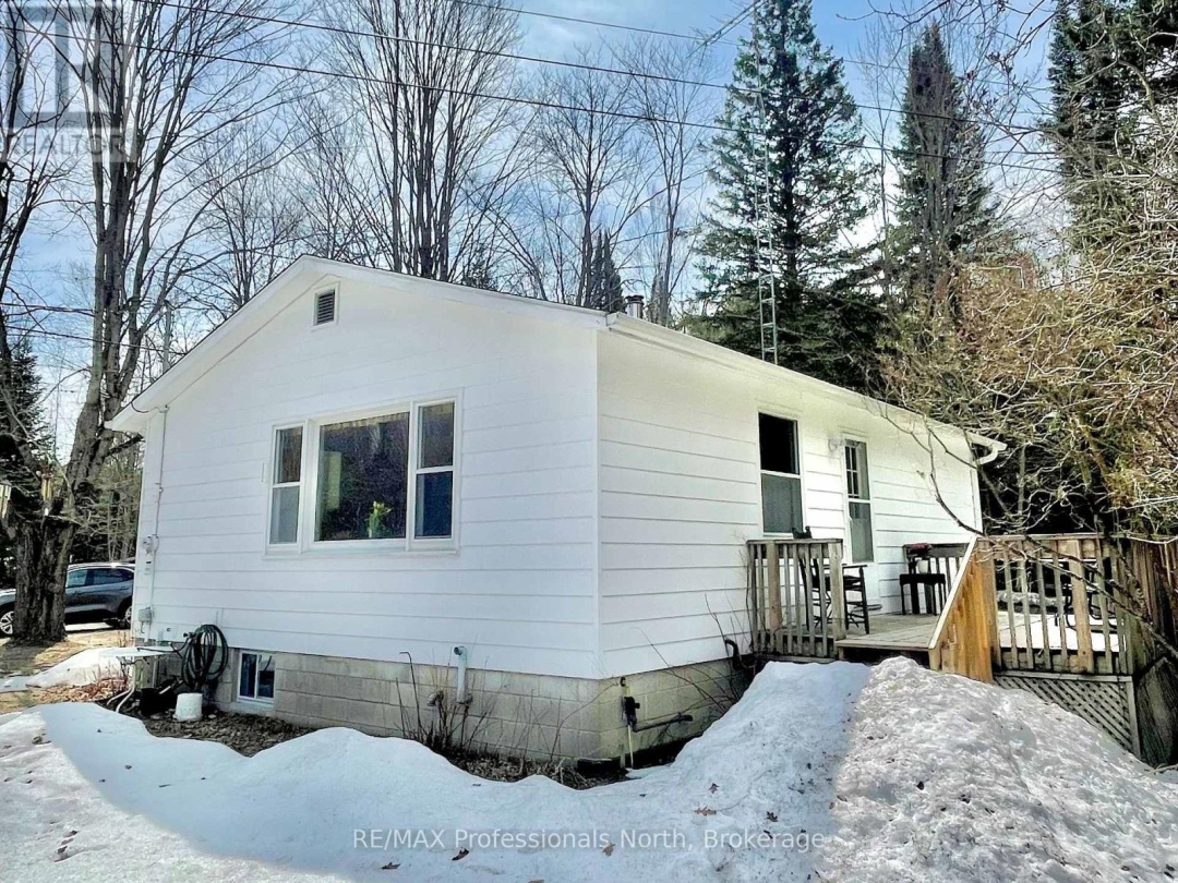 1010 Sturgeon Drive, Minden Lake