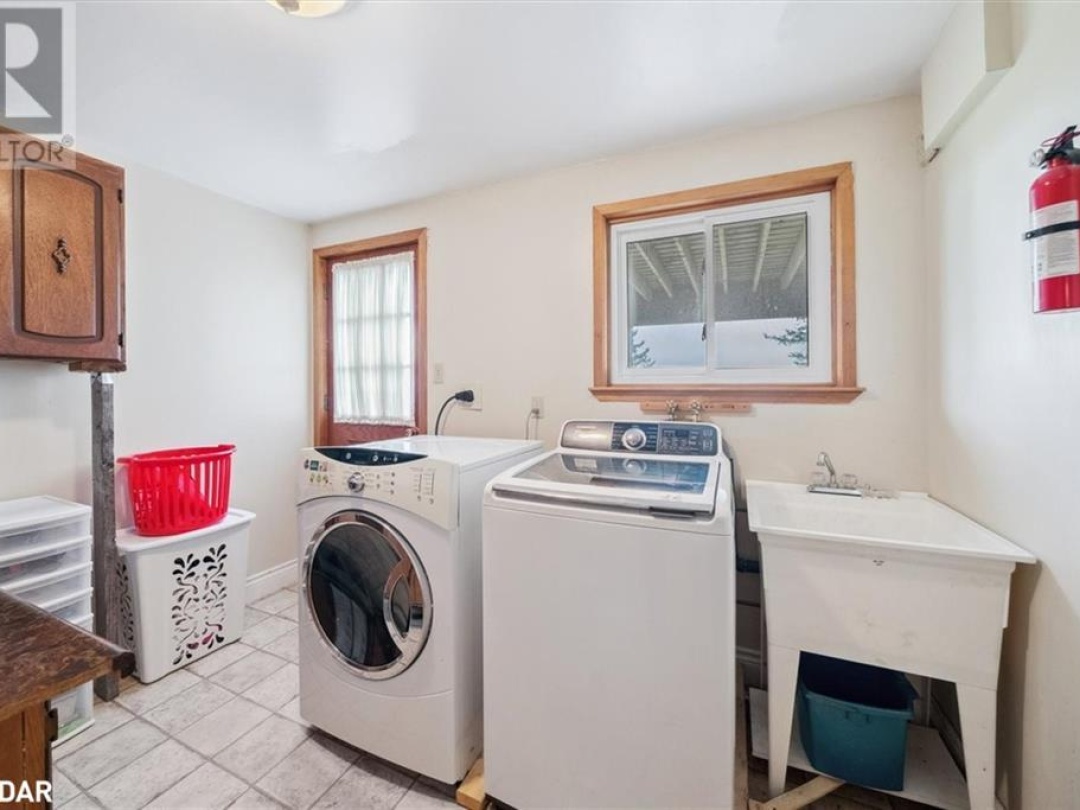 381 Country Club Circle, Pigeon Lake