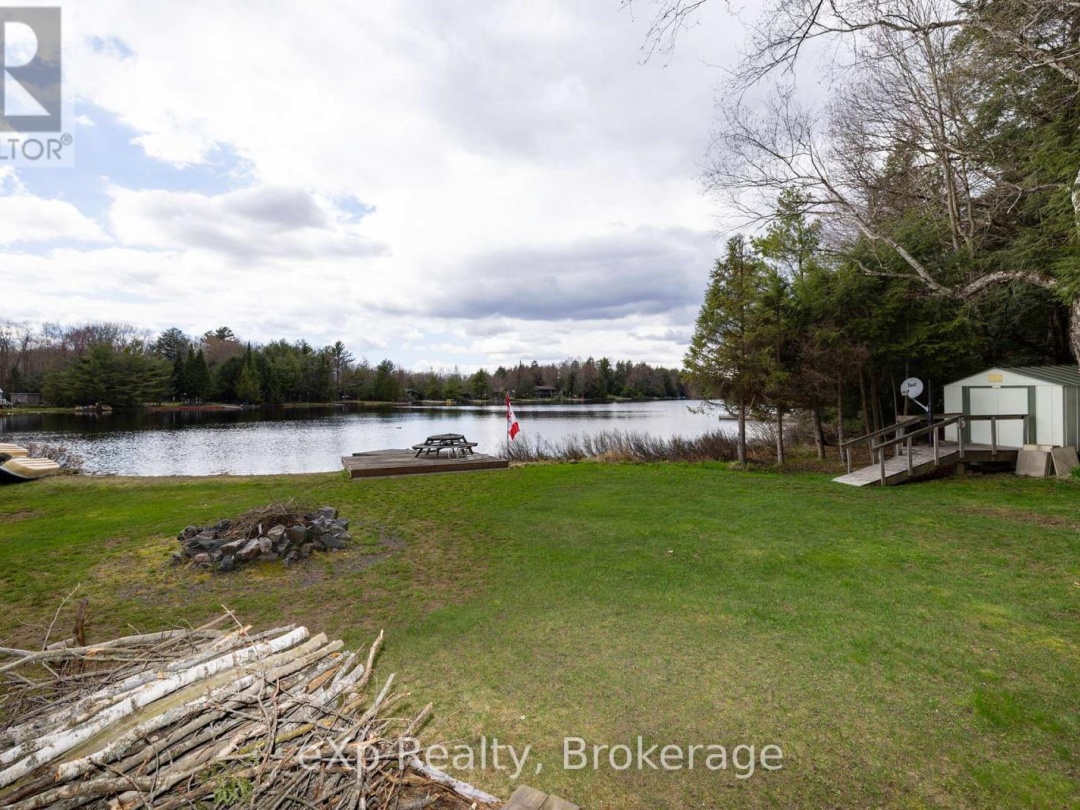 36 Roberts Lake Road E, Roberts Lake