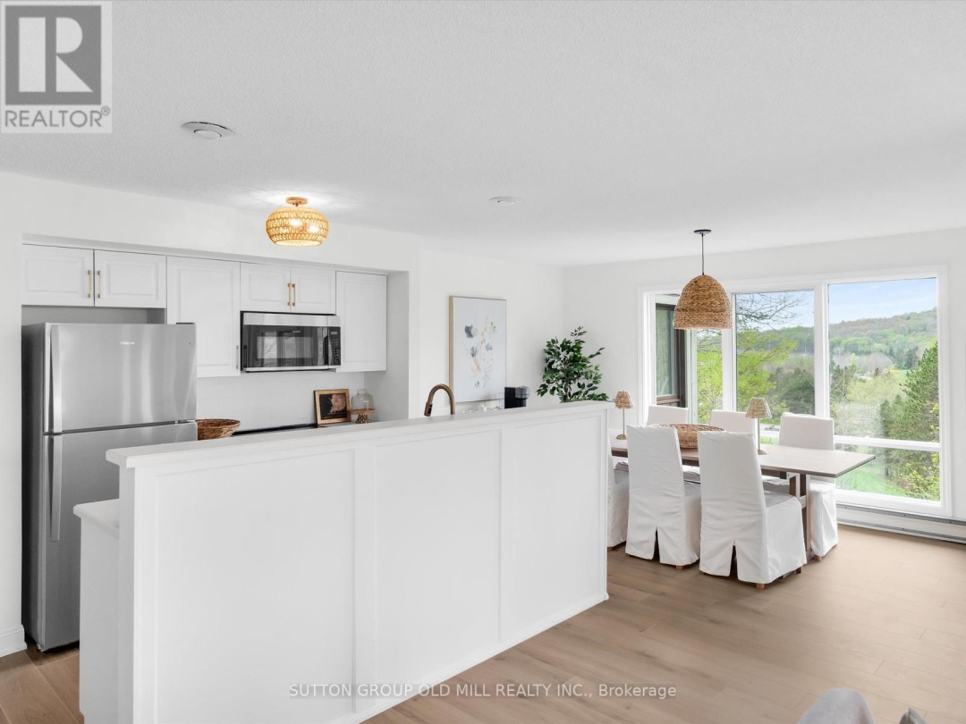 203 26 Deerhurst Drive, Peninsula Lake