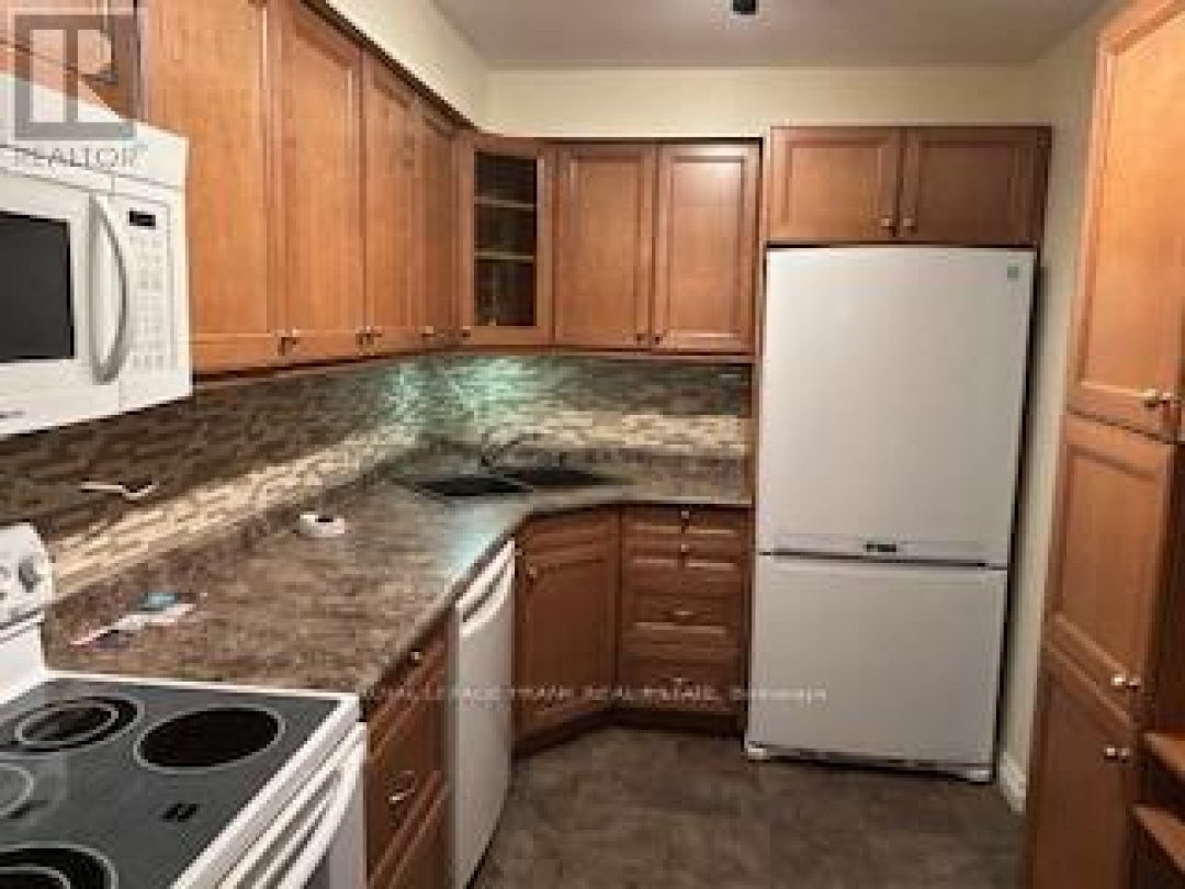 202 - 200 EAST STREET S, 