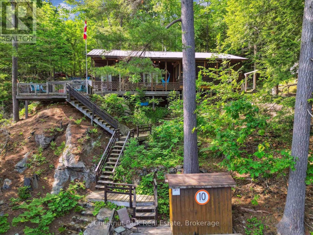 1082 MAPLEWOOD ROAD E, 