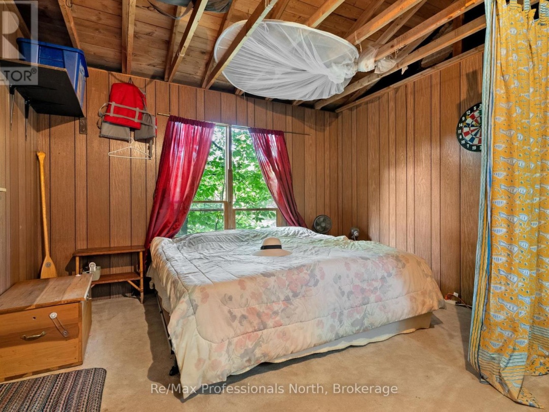 1118 Tomingas Road, Sunny Lake