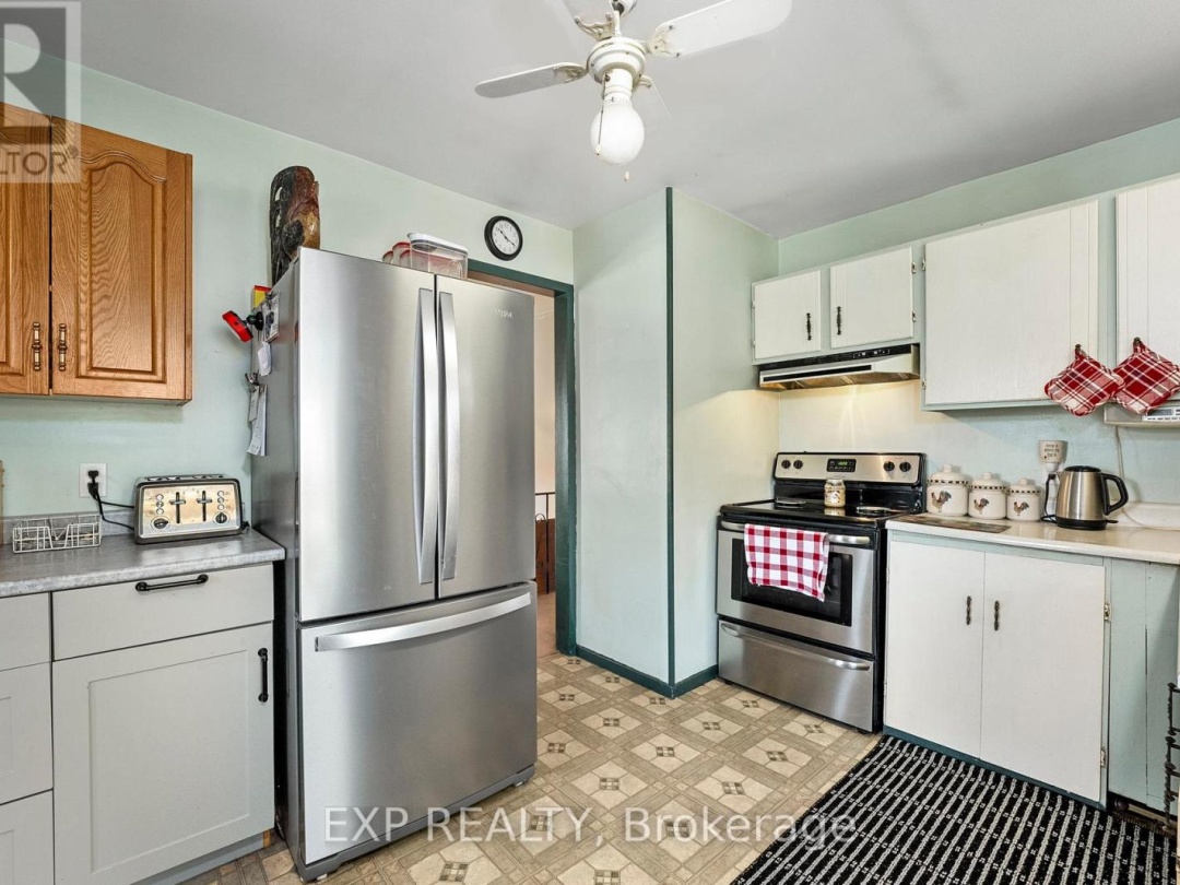 354 LAKELAND CRESCENT, 