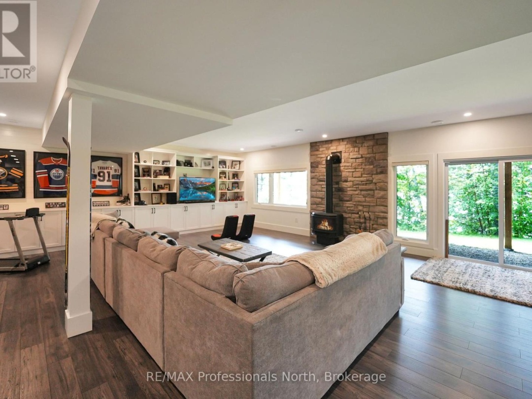 1034 Lone Wolf Crescent, Percy Lake