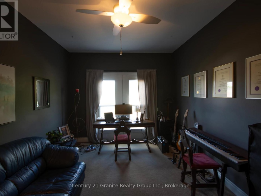 44 WEBB CIRCLE, 