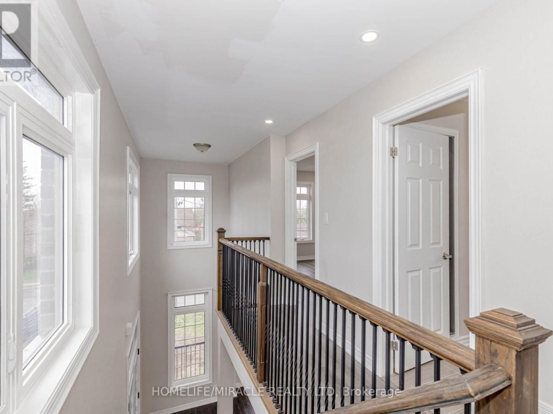 637 SIMCOE STREET, 