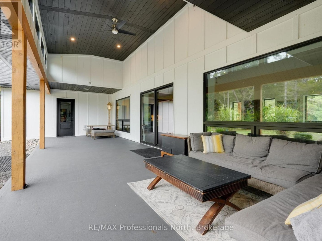 1064 NAISMITH ROAD, 