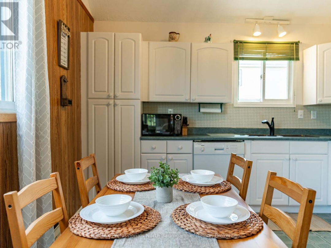 1053 Mink Road, Long Lake