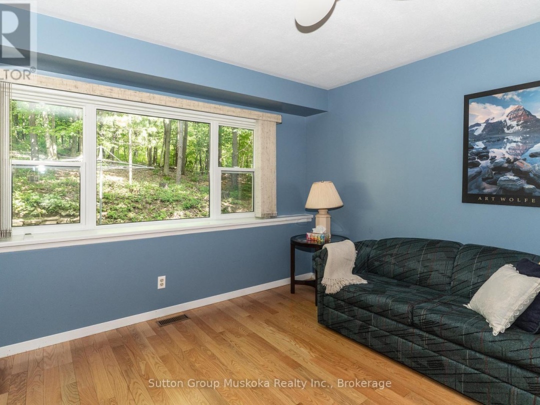 12 SILVER OAKS CRESCENT, 