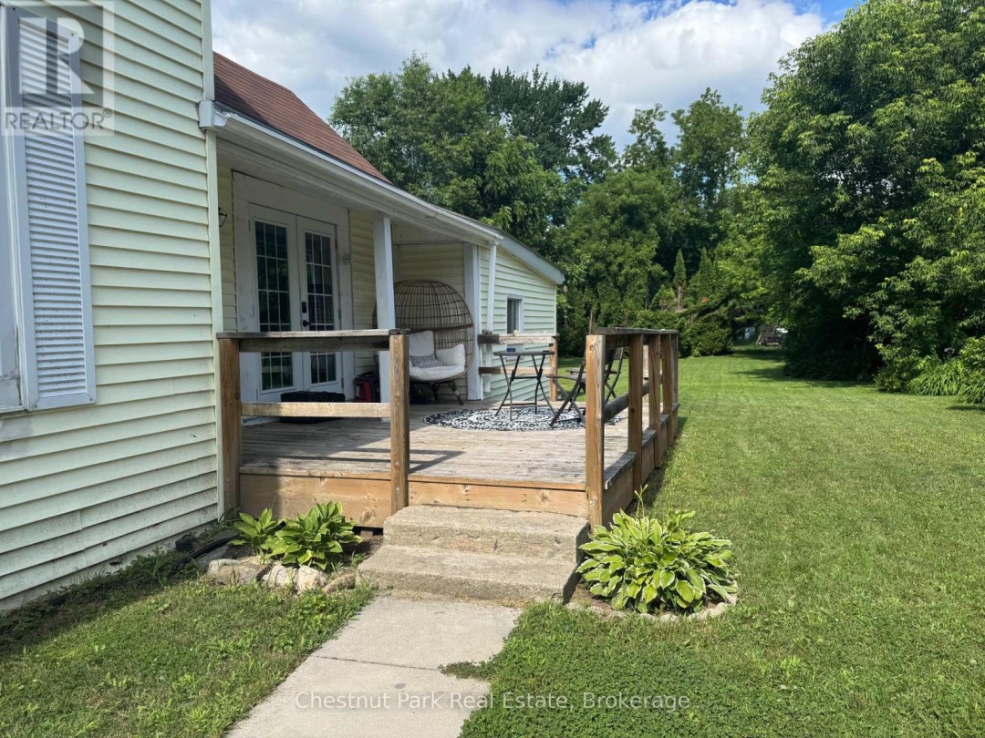 5 SPADINA AVENUE, 