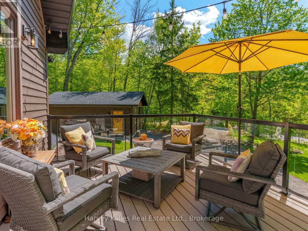 157 Chalet Crescent, Peninsula Lake