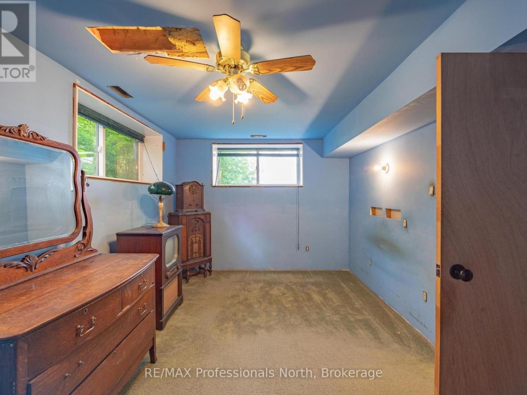 1015 BLACKBERRY LANE, 
