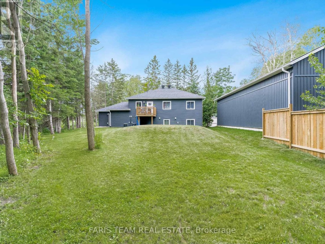 2082 CENTRE AVENUE, 