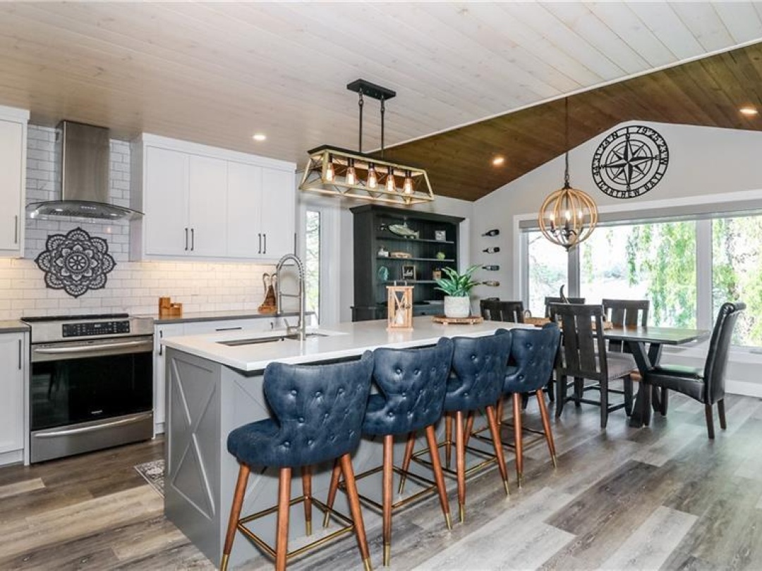 241 Eight Mile Point Road, Lake Simcoe