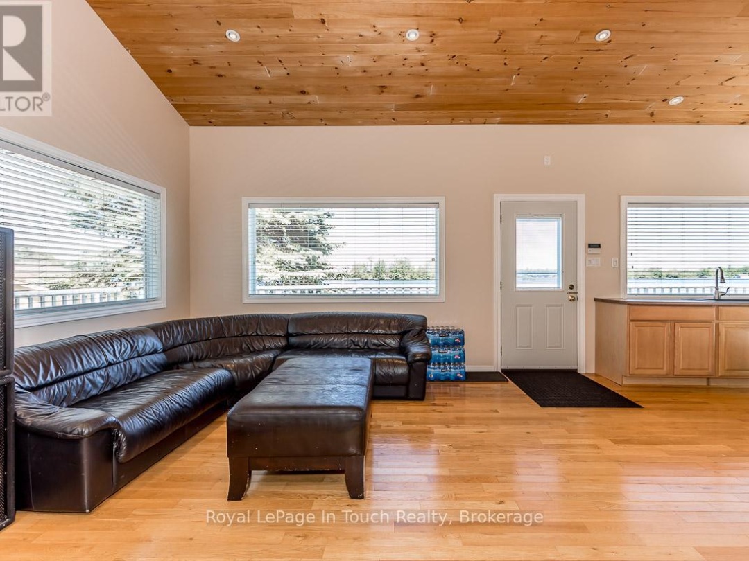 36 Yellowhead Island, Gloucester Pool