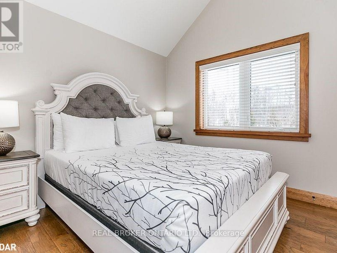 1841 Muskoka Road 118 Road W Unit# 1B, Lake Muskoka
