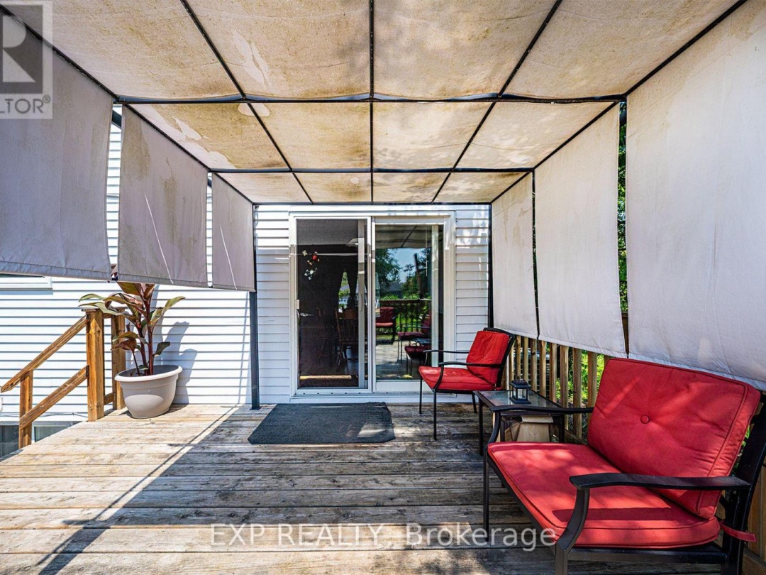 8 PINEWOOD BOULEVARD, 