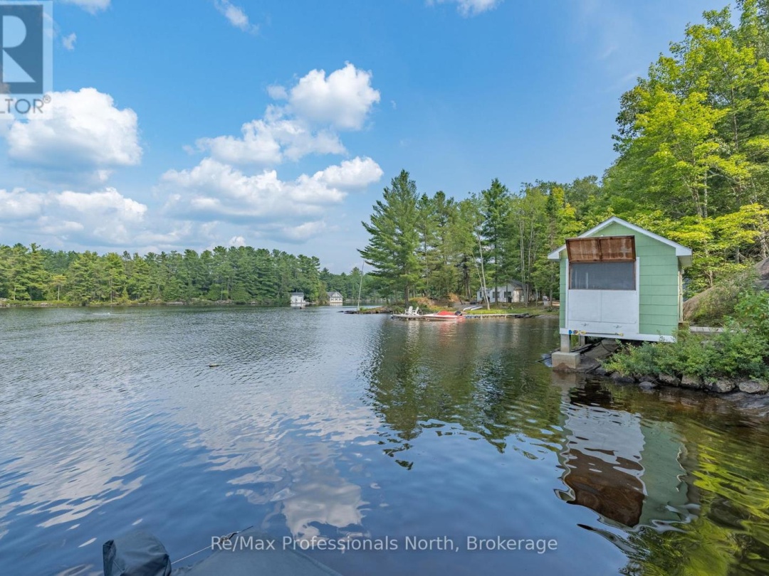 1020 Road 2000, Muldrew-south Lake