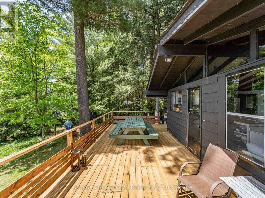 228 Macbeth Island, Wood Lake