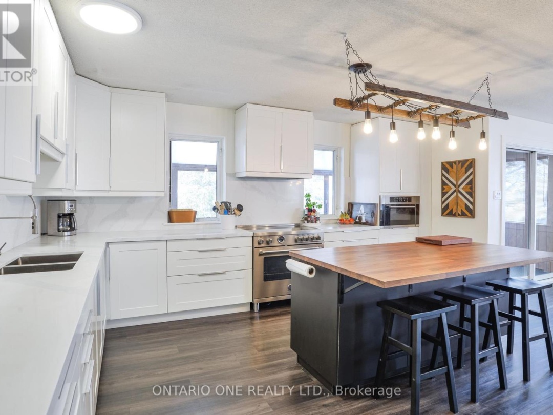 811 BAY STREET, 