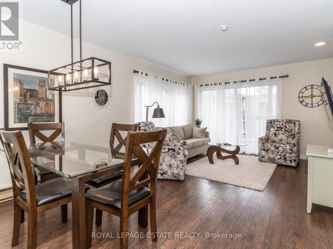 201 27 Deerhurst Drive, Peninsula Lake