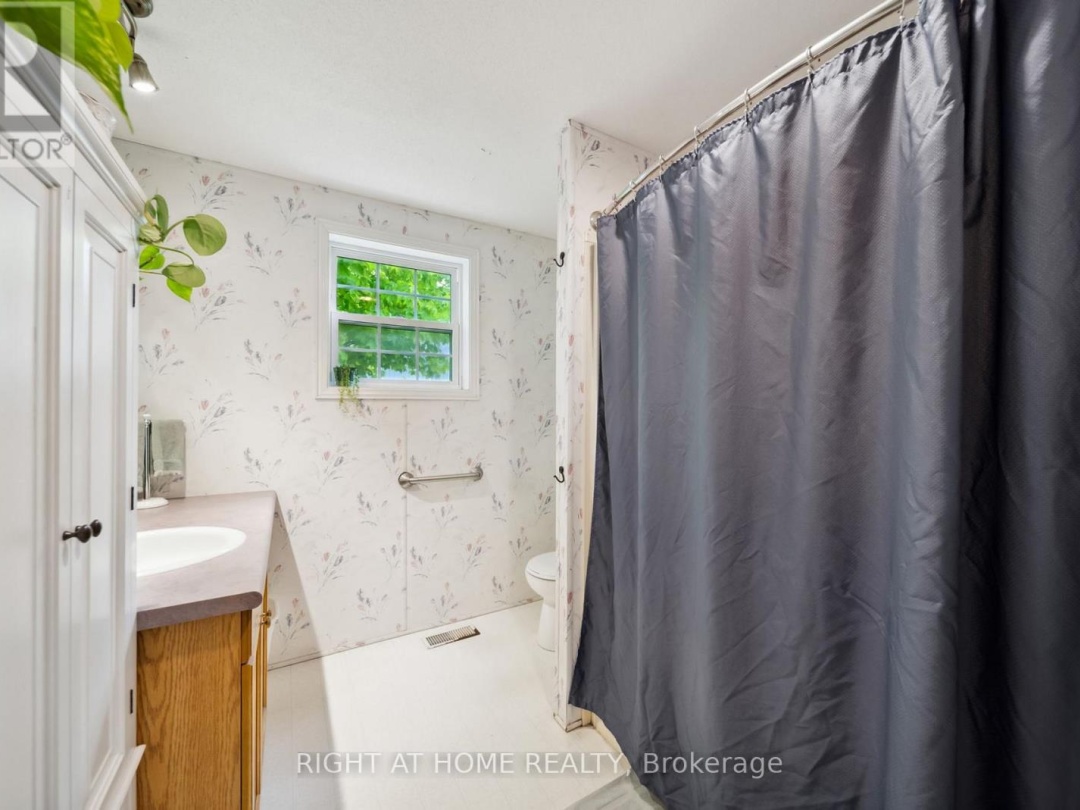 4117 ASH CRESCENT, 