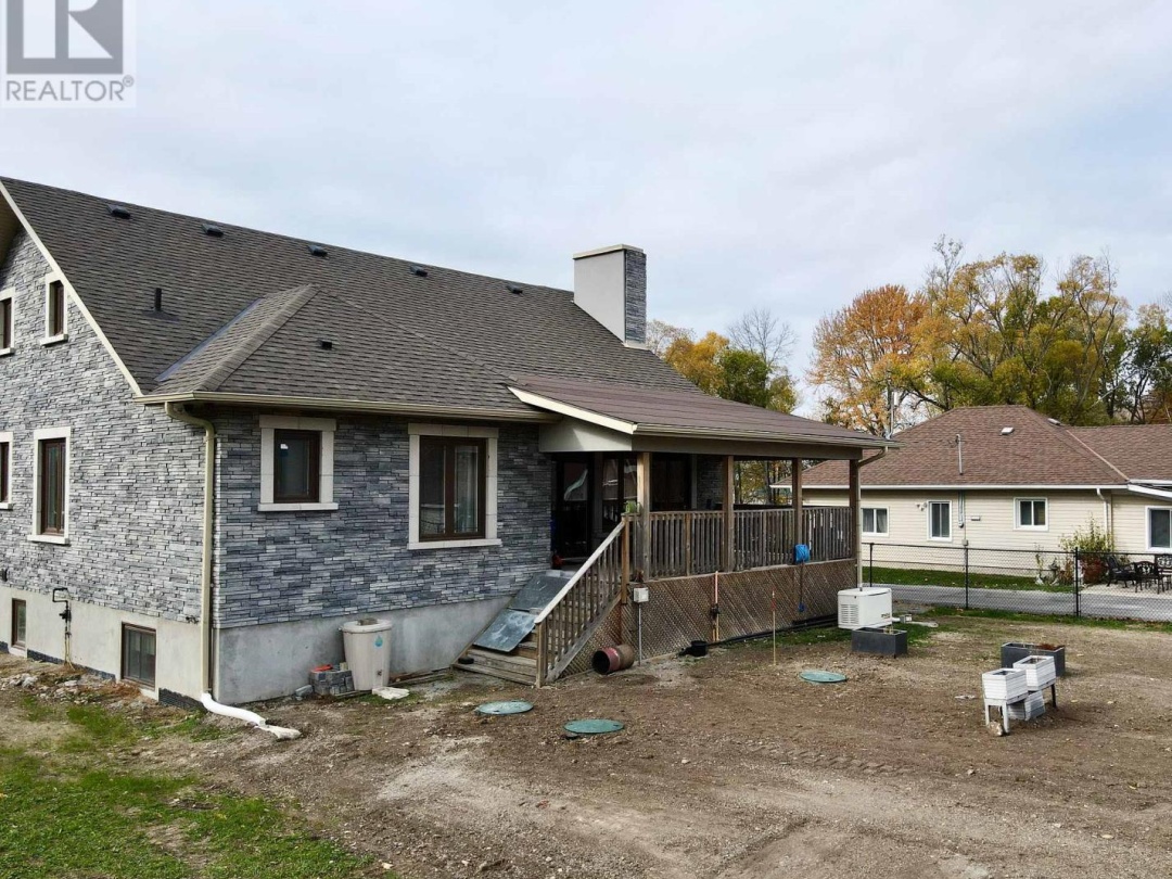 2501 Lakeshore Drive, Lake Simcoe