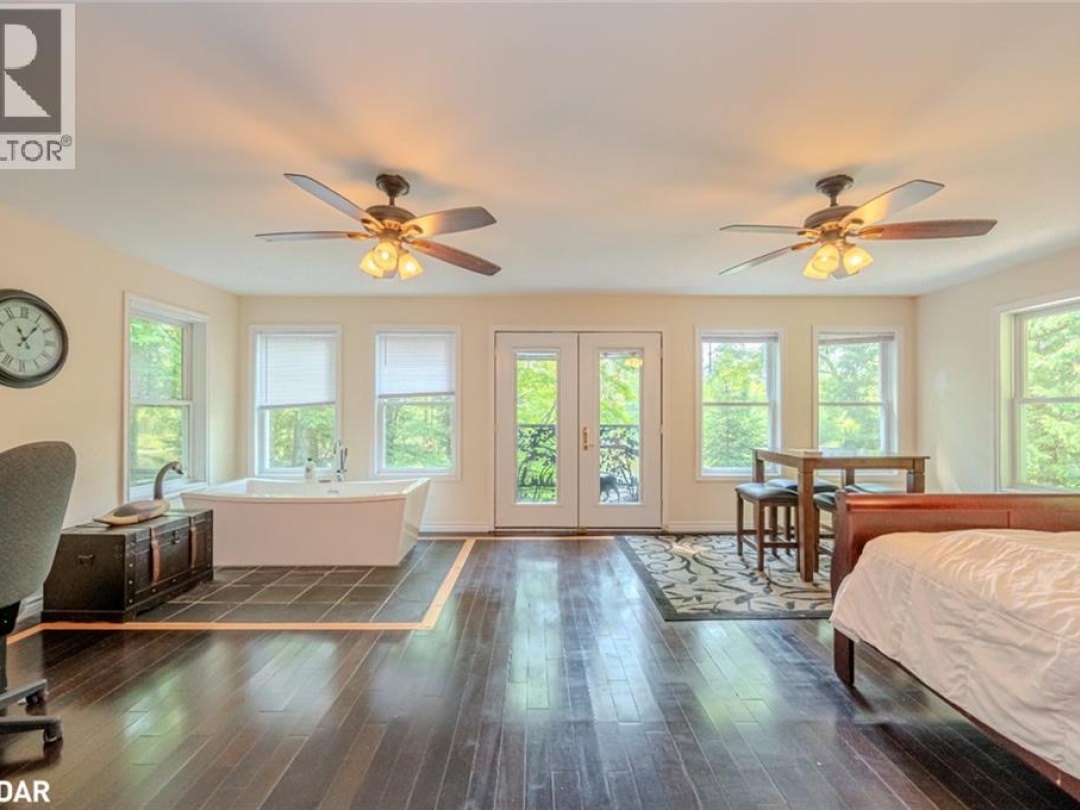4 CLOVER Court, 